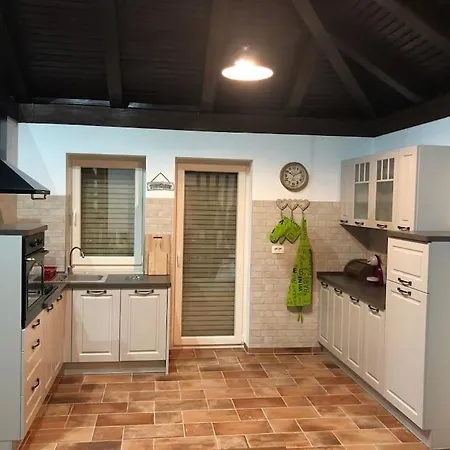 Woodrock Villa